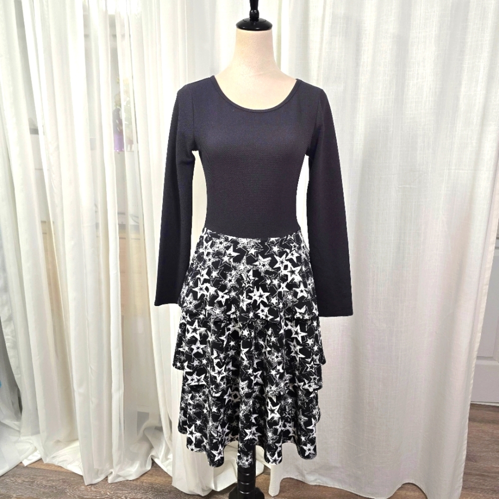 2/$30 LuLaRoe Black and White Fit & Flare‎ Midi Dress Size S Tiered Star Print